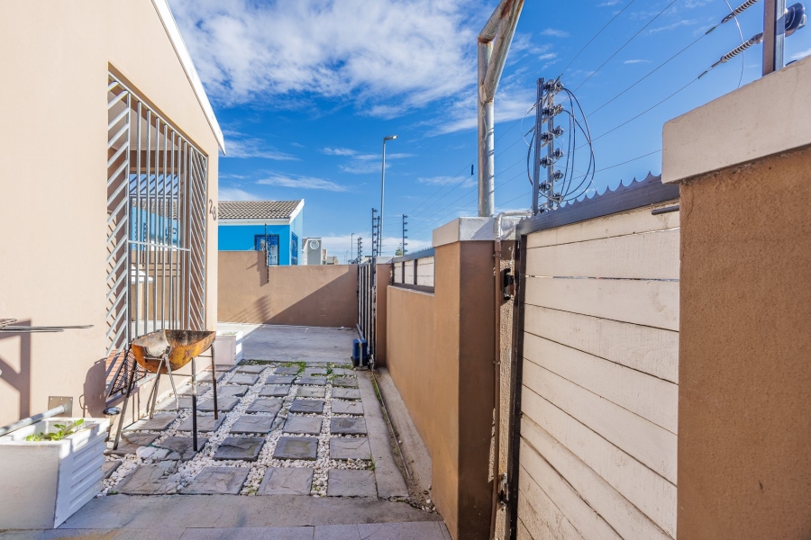6 Bedroom Property for Sale in Silwood Heights Western Cape